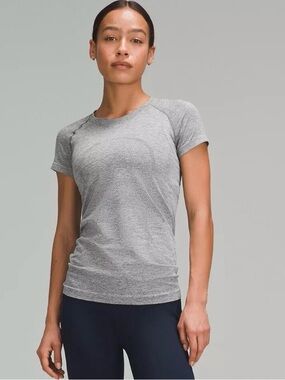 Lululemon Women’s Yoga Swiftly Tech Short-Sleeve Shirt 2.0 Gray Size 6